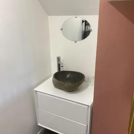 « la Suisse » Courcelloise Nyaraló *